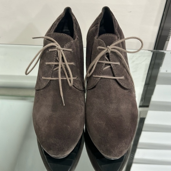 Hogl Suede Leather Ankle Boots Trainers in Taupe/ Mid Brown Heel Laced size 7 US - Picture 3 of 10